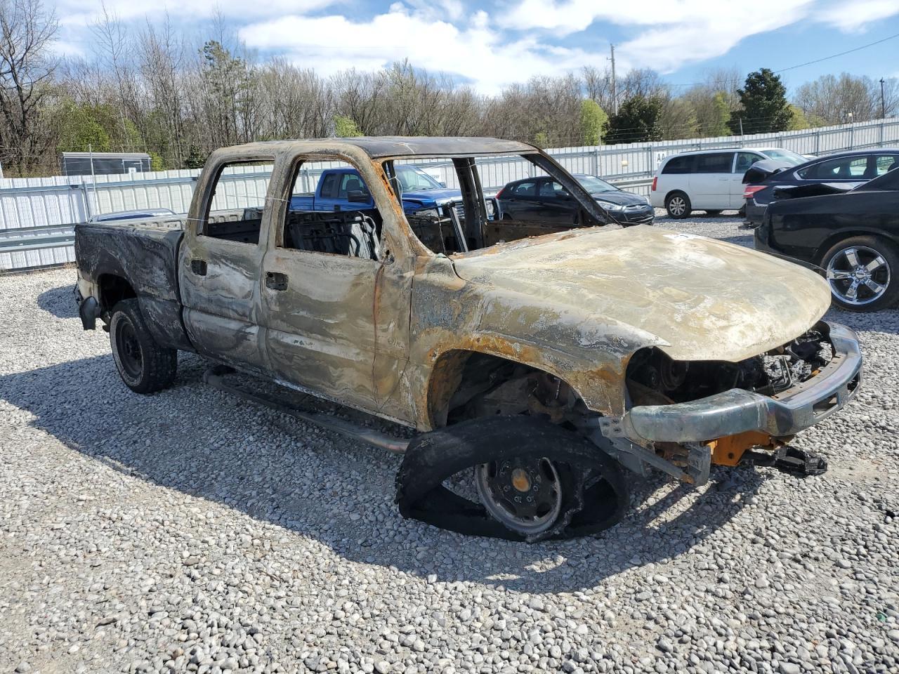 2004 GMC Sierra K2500 Crew Cab Copart, lot number: 49650005, vin: 1GTGK23U04F190856. Thumbnail 4