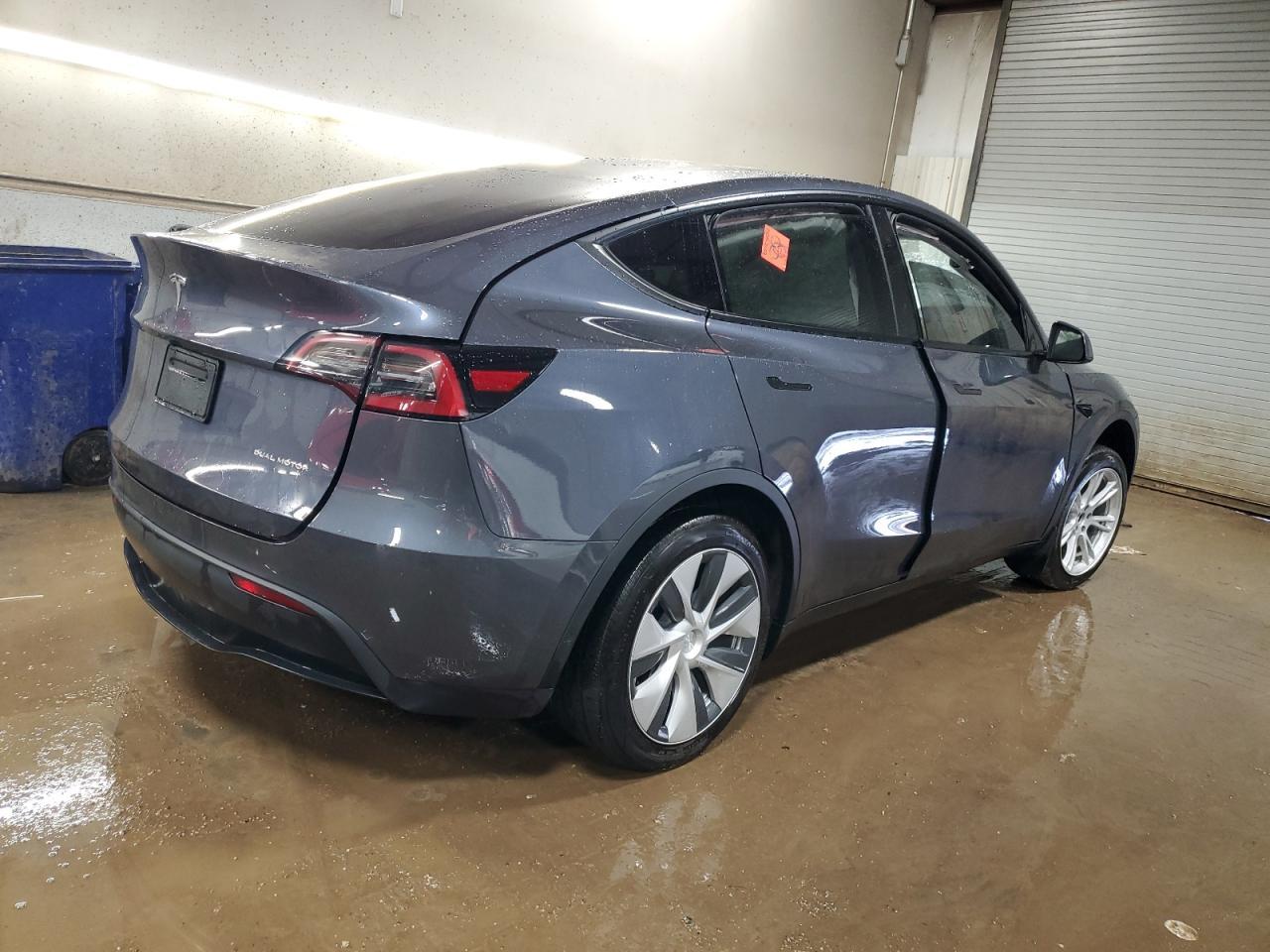 2023 Tesla Model Y Copart, lot number: 50190155, vin: 7SAYGDEE0PF822922. Thumbnail 3