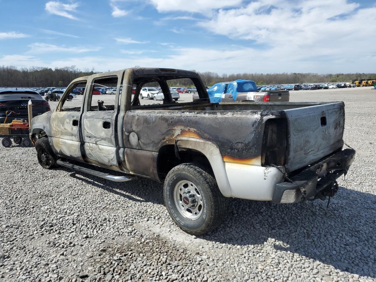 2004 GMC Sierra K2500 Crew Cab Copart, lot number: 49650005, vin: 1GTGK23U04F190856. Thumbnail 2