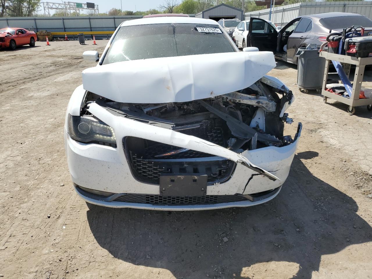 2018 Chrysler 300 S Copart, lot number: 52757625, vin: 2C3CCABG2JH214509. Thumbnail 5