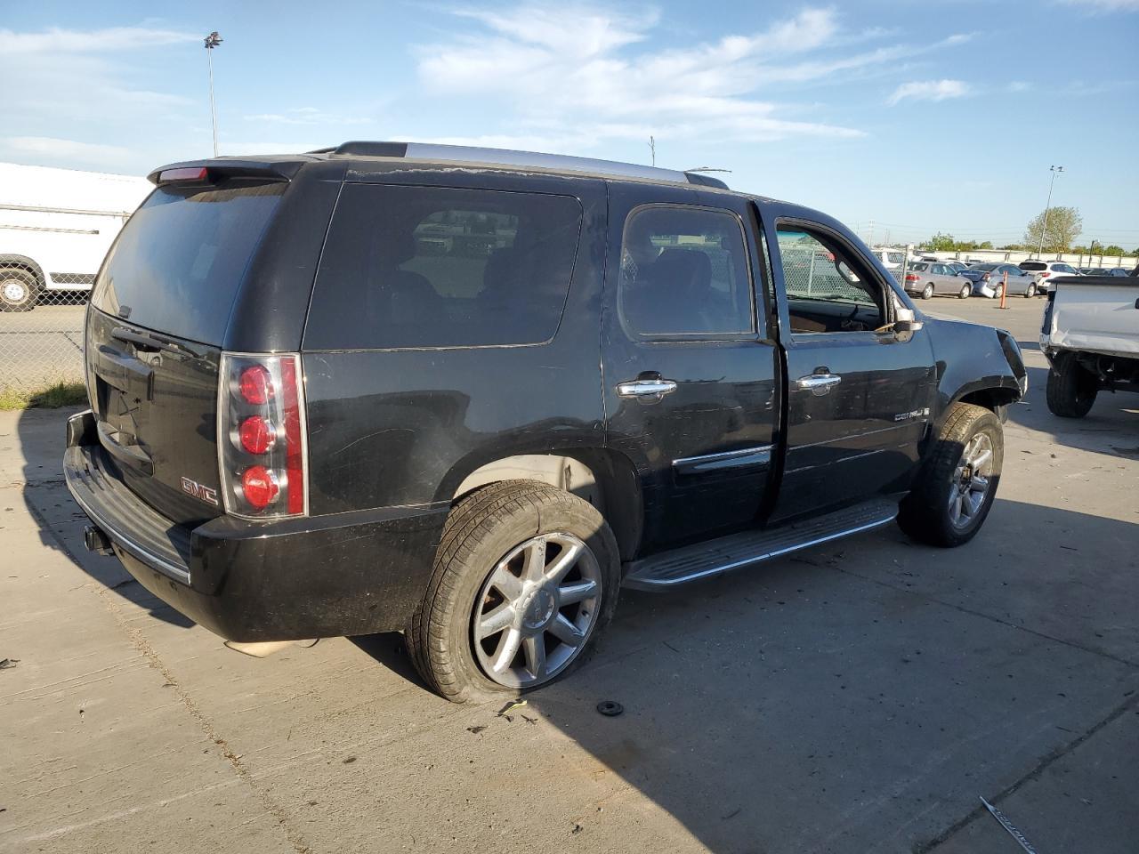 2007 GMC Yukon Denali Copart, lot number: 52628835, vin: 1GKFK63847J277381. Thumbnail 3