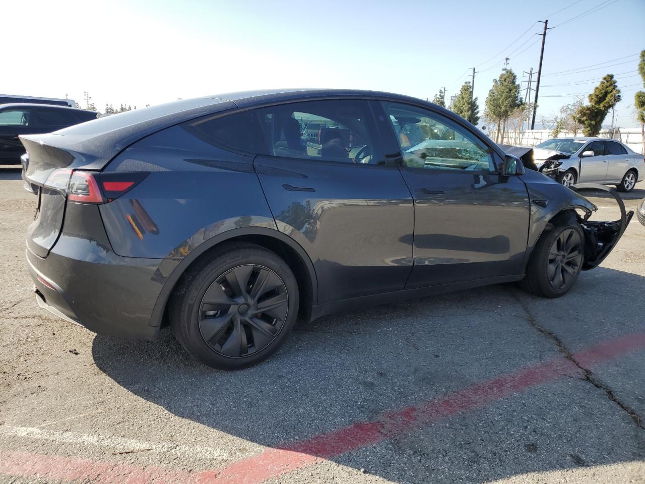 2025 Tesla Model Y Copart, lot number: 50966485, vin: 7SAYGDED4SF242721. Thumbnail 3