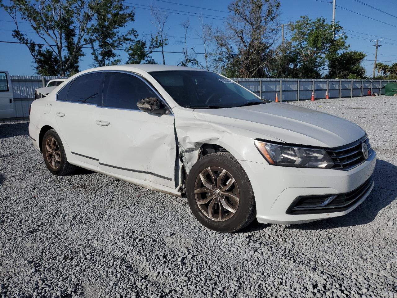 2017 Volkswagen Passat S Copart, lot number: 55334245, vin: 1VWAT7A39HC052442. Thumbnail 4