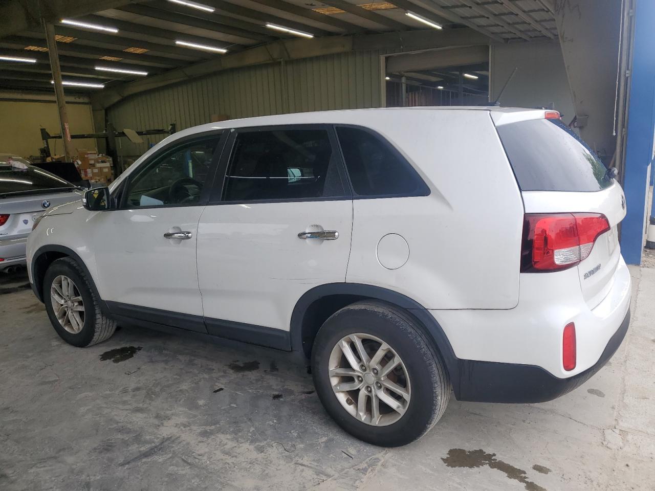 2015 Kia Sorento Lx Copart, lot number: 58171795, vin: 5XYKT3A61FG579331. Thumbnail 2