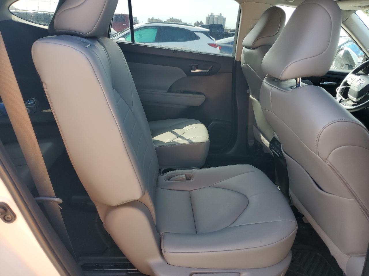 2022 Toyota Highlander Xle Copart, lot number: 56001825, vin: 5TDGZRAH0NS091479. Thumbnail 11