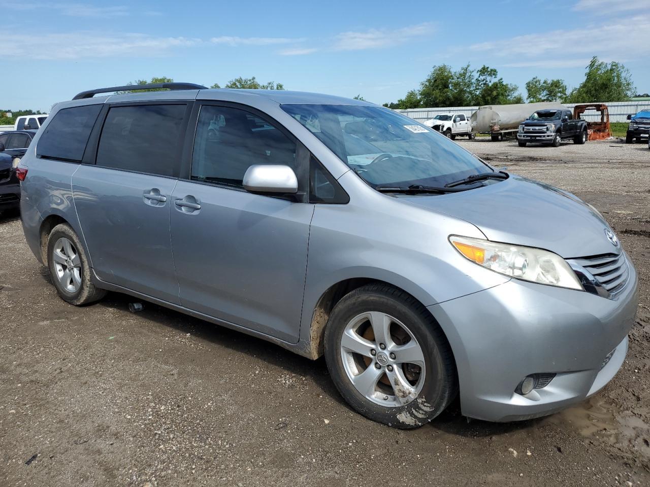 2015 Toyota Sienna Le Copart, lot number: 56421605, vin: 5TDKK3DC1FS678805. Thumbnail 4