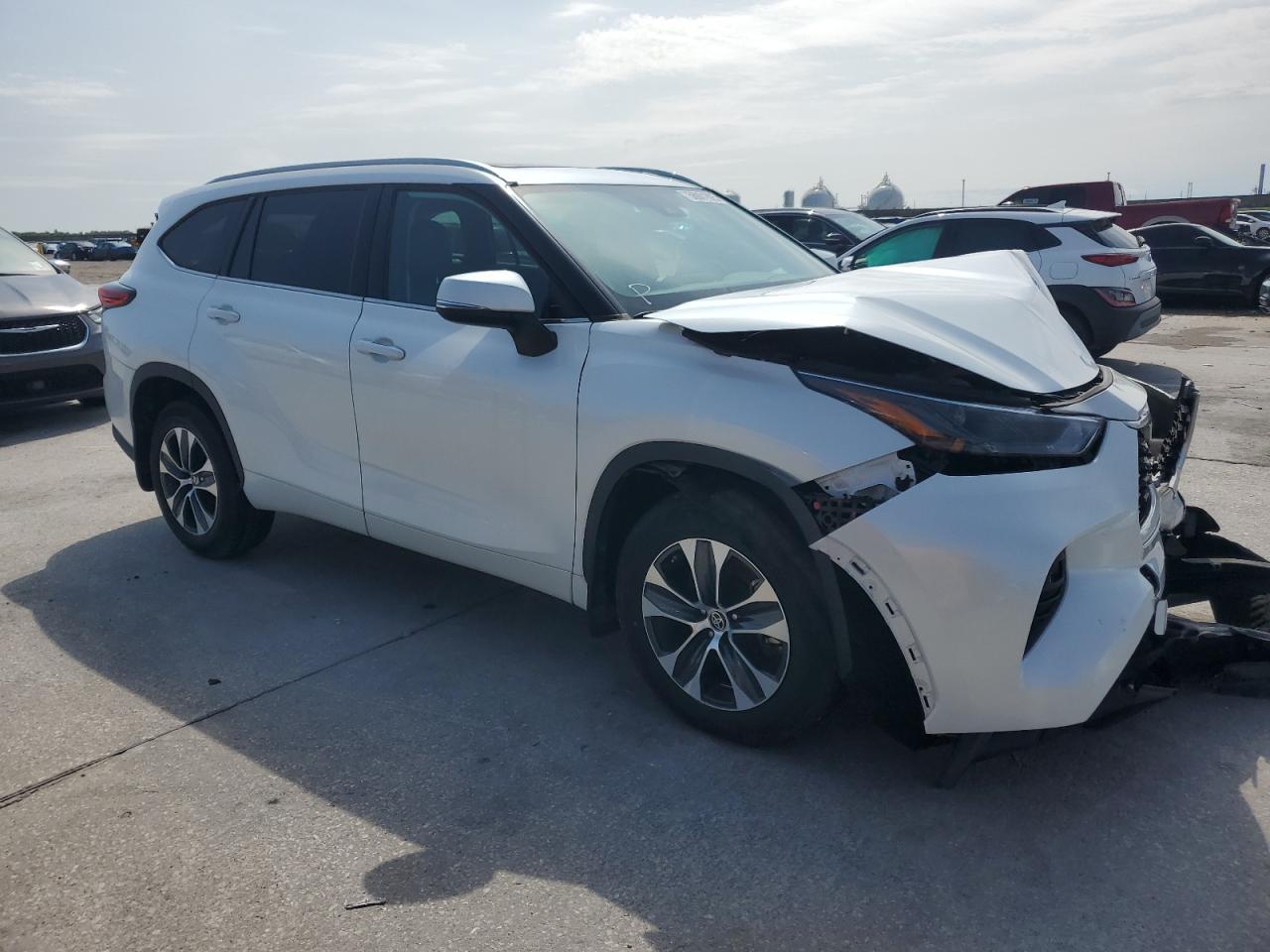 2022 Toyota Highlander Xle Copart, lot number: 56001825, vin: 5TDGZRAH0NS091479. Thumbnail 4