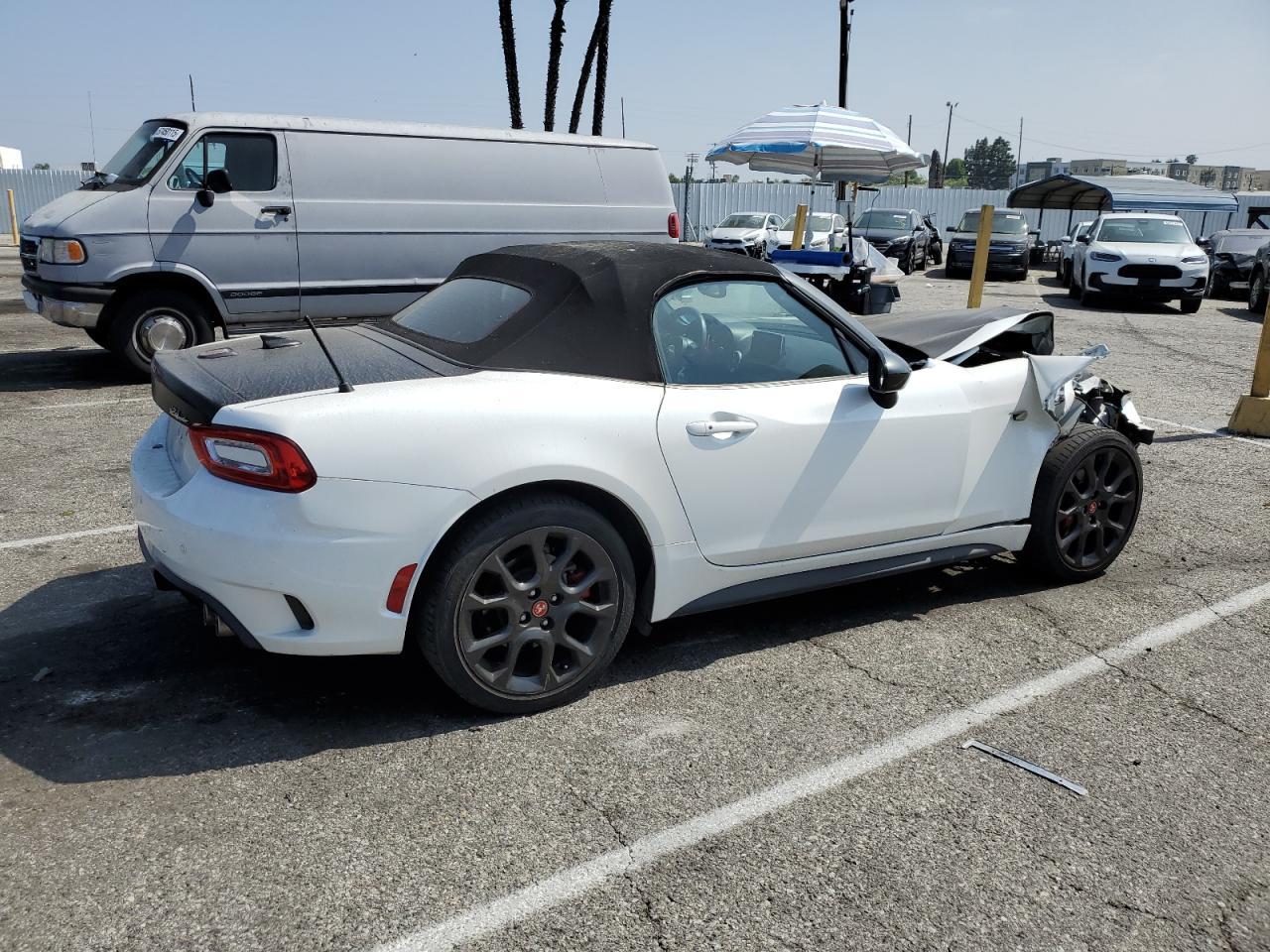 2018 Fiat 124 Spider Classica Copart, lot number: 55810265, vin: JC1NFAEK0J0140178. Thumbnail 3