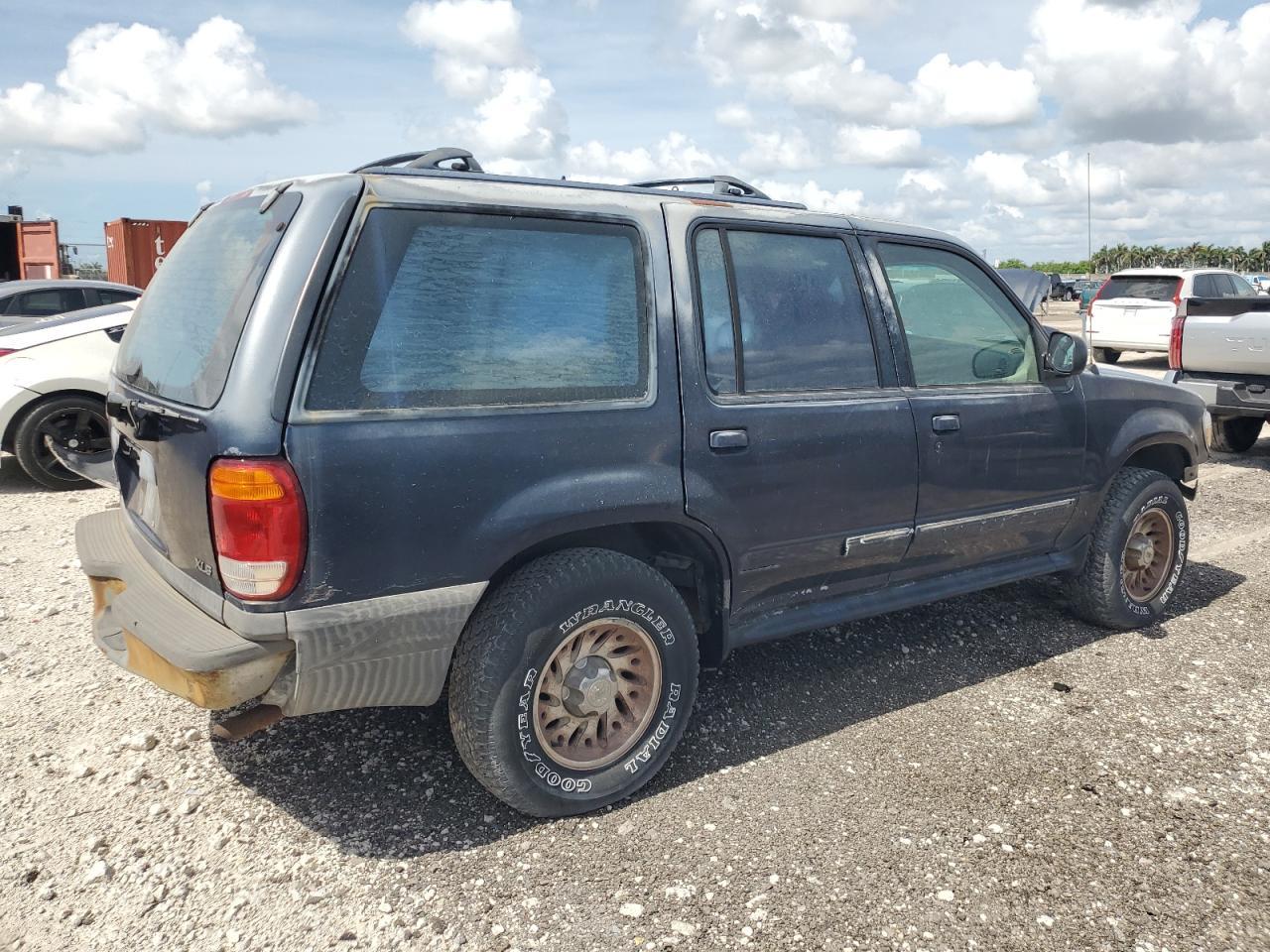 2000 Ford Explorer Xls Copart, lot number: 58766885, vin: 1FMZU62X6YZB94402. Thumbnail 3