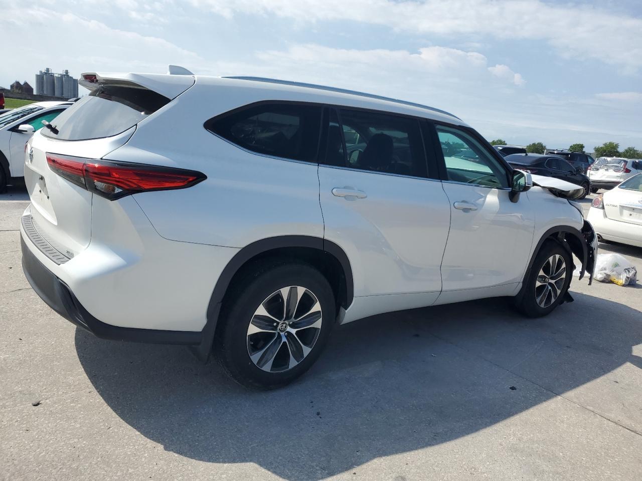 2022 Toyota Highlander Xle Copart, lot number: 56001825, vin: 5TDGZRAH0NS091479. Thumbnail 3