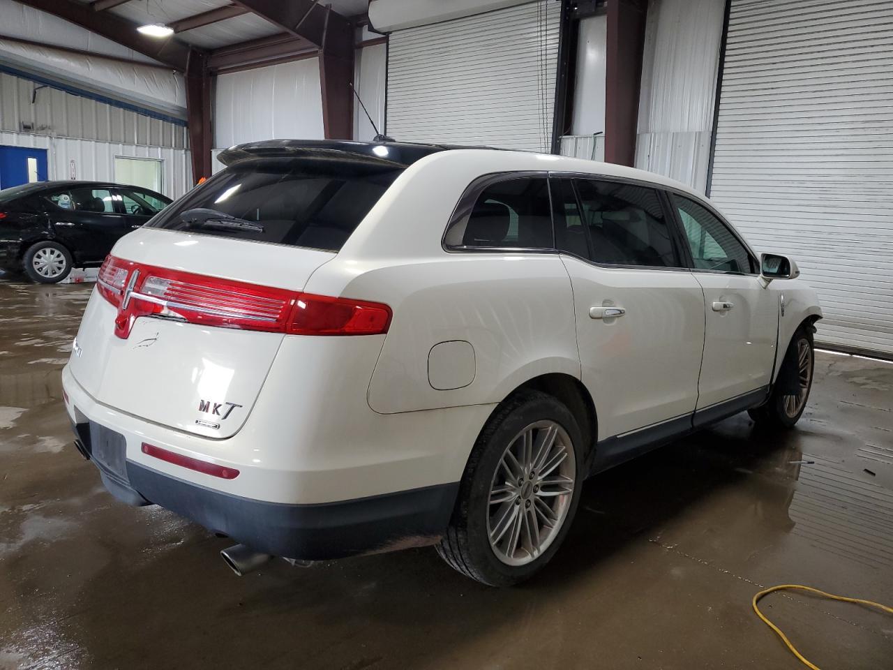 2013 Lincoln Mkt Copart, lot number: 58681505, vin: 2LMHJ5ATXDBL56353. Thumbnail 3