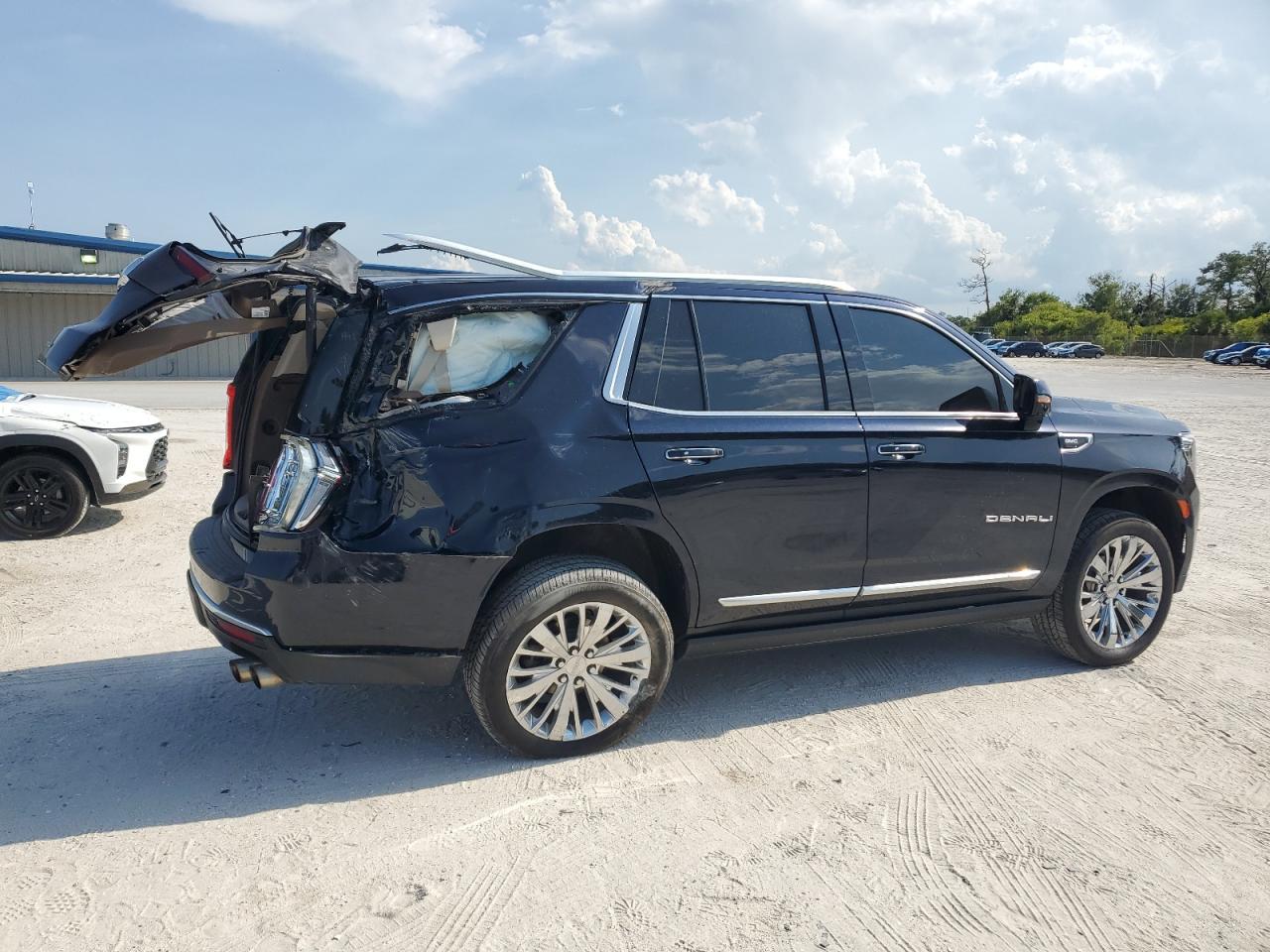 2021 GMC Yukon Denali Copart, lot number: 56538685, vin: 1GKS2DKL0MR148866. Thumbnail 3