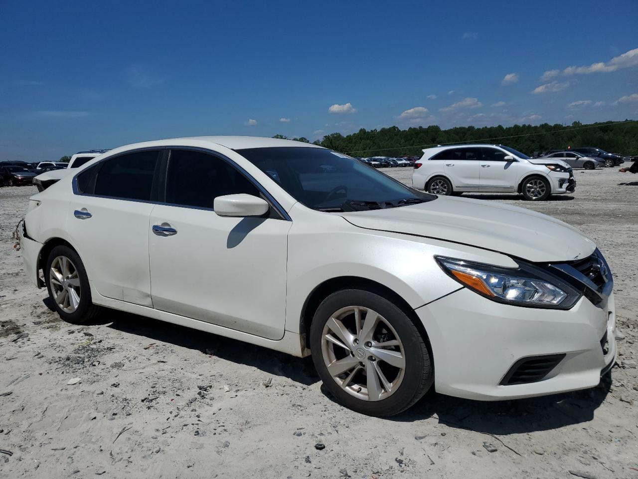 2017 Nissan Altima 2.5 Copart, lot number: 55649035, vin: 1N4AL3AP8HN337321. Thumbnail 4