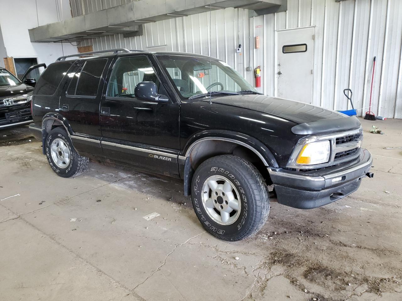 1997 Chevrolet Blazer Copart, lot number: 57983265, vin: 1GNDT13W7V2236355. Thumbnail 4