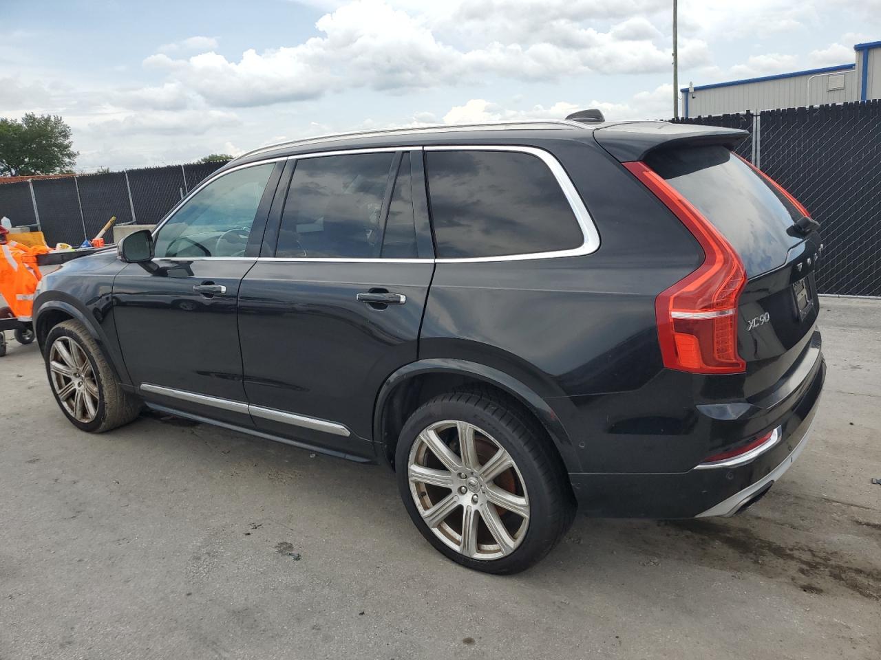 2016 Volvo Xc90 T6 Copart, lot number: 58936985, vin: YV4A22PL9G1005497. Thumbnail 2