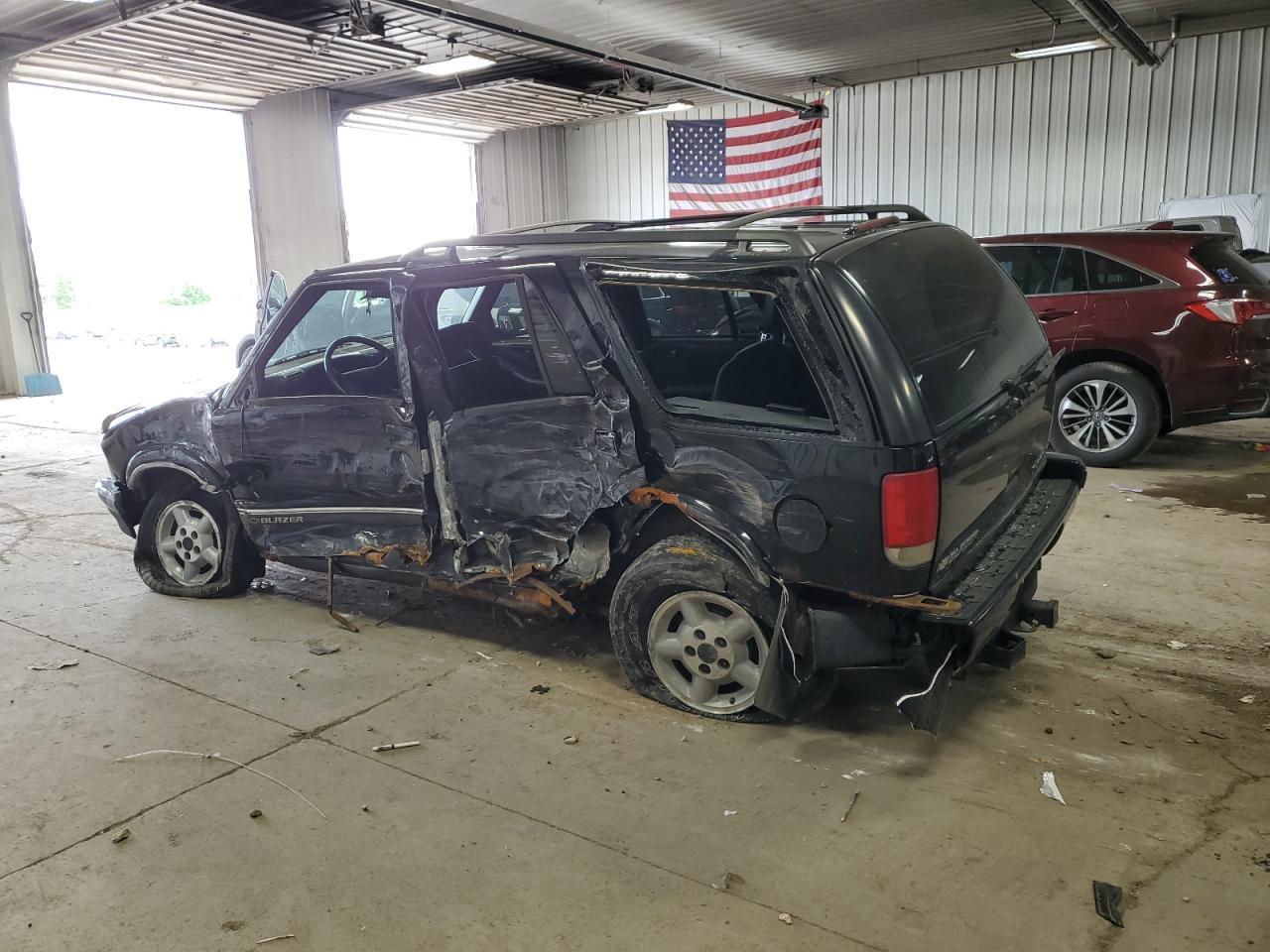 1997 Chevrolet Blazer Copart, lot number: 57983265, vin: 1GNDT13W7V2236355. Thumbnail 2