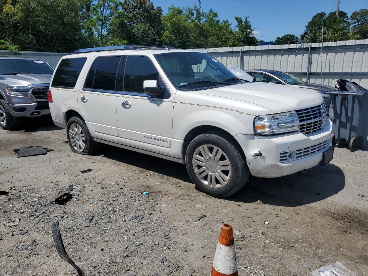 2013 Lincoln Navigator Copart, lot number: 59012025, vin: 5LMJJ2H5XDEL04855. Thumbnail 4
