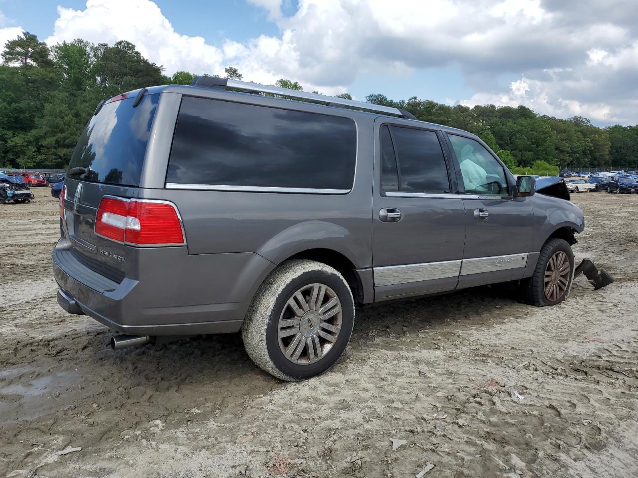 2010 Lincoln Navigator L Copart, lot number: 58822165, vin: 5LMJJ3J51AEJ08461. Thumbnail 3