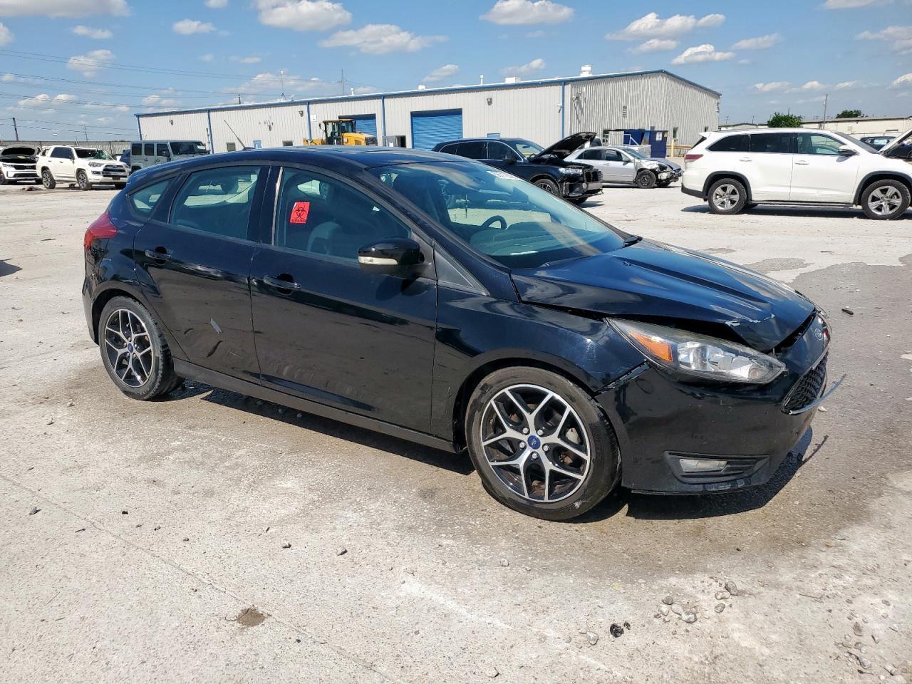 2017 Ford Focus Sel Copart, lot number: 56712805, vin: 1FADP3M20HL340467. Thumbnail 4