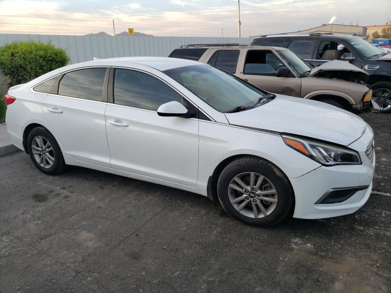 2017 Hyundai Sonata Se Copart, lot number: 56792485, vin: 5NPE24AFXHH590961. Thumbnail 4