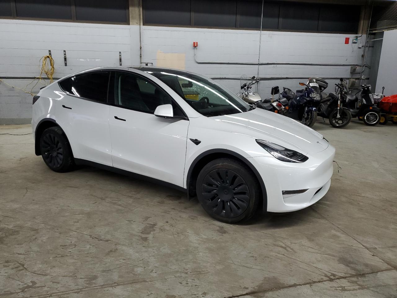 2022 Tesla Model Y Copart, lot number: 53981645, vin: 7SAYGDEE5NF315866. Thumbnail 4
