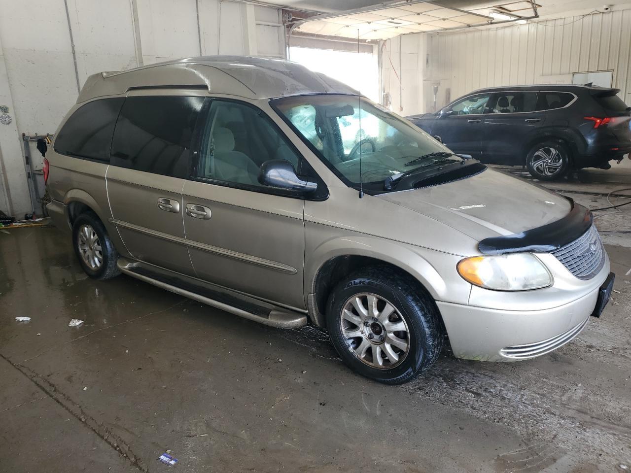 2002 Chrysler Town & Country Lx Copart, lot number: 58978775, vin: 2C4GP44302R574578. Thumbnail 4