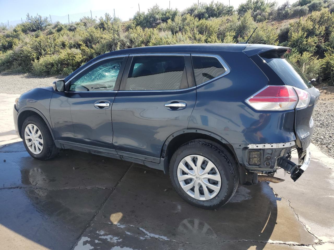 2015 Nissan Rogue S Copart, lot number: 56071545, vin: KNMAT2MV1FP577617. Thumbnail 2