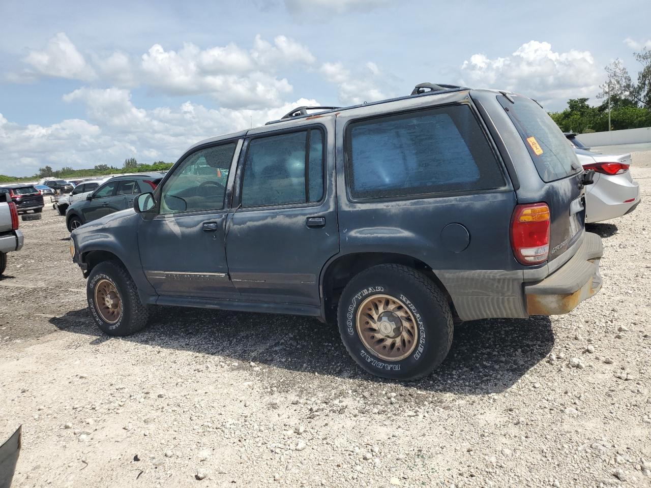 2000 Ford Explorer Xls Copart, lot number: 58766885, vin: 1FMZU62X6YZB94402. Thumbnail 2