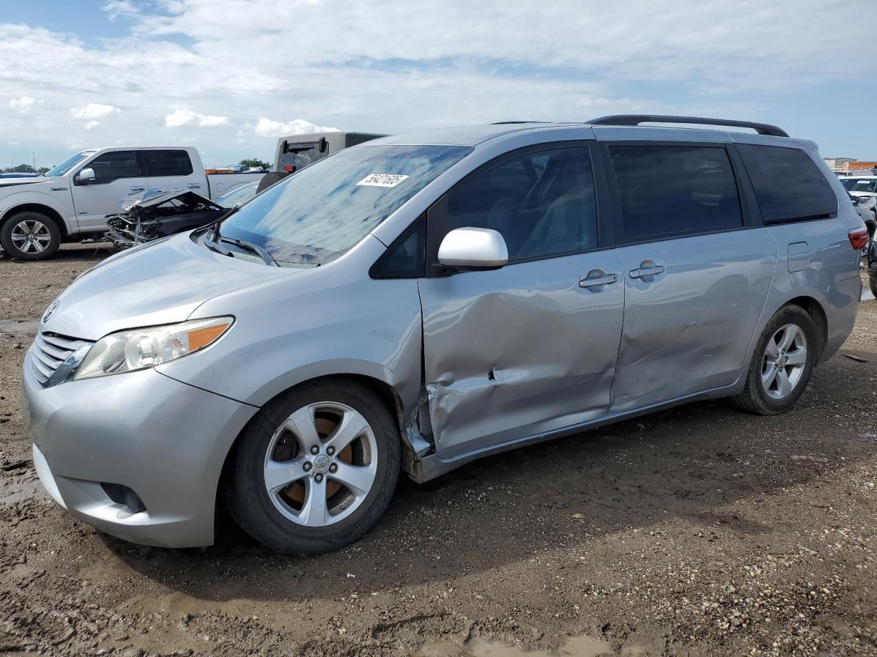 2015 Toyota Sienna Le Copart, lot number: 56421605, vin: 5TDKK3DC1FS678805. Thumbnail 1