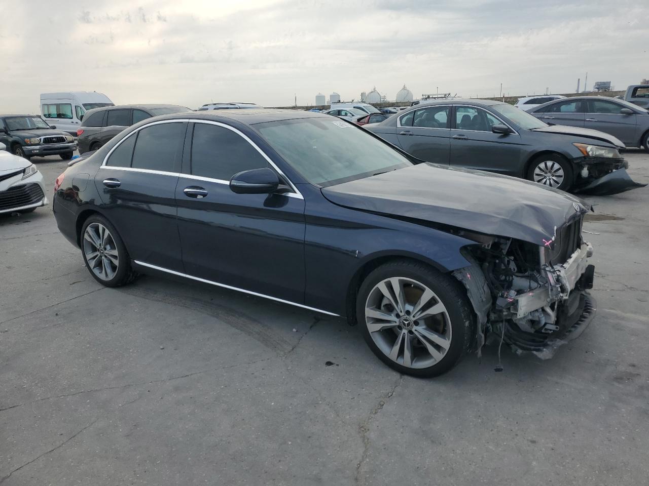 2018 Mercedes-Benz C 300 Copart, lot number: 57450775, vin: 55SWF4JB8JU240401. Thumbnail 4