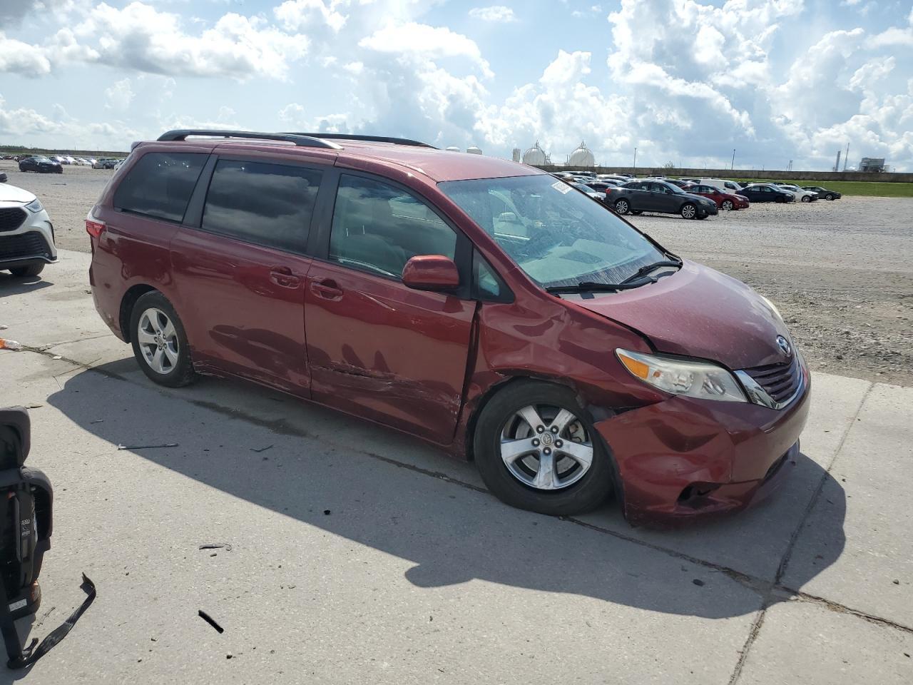 2017 Toyota Sienna Le Copart, lot number: 58005395, vin: 5TDKZ3DC1HS890926. Thumbnail 4