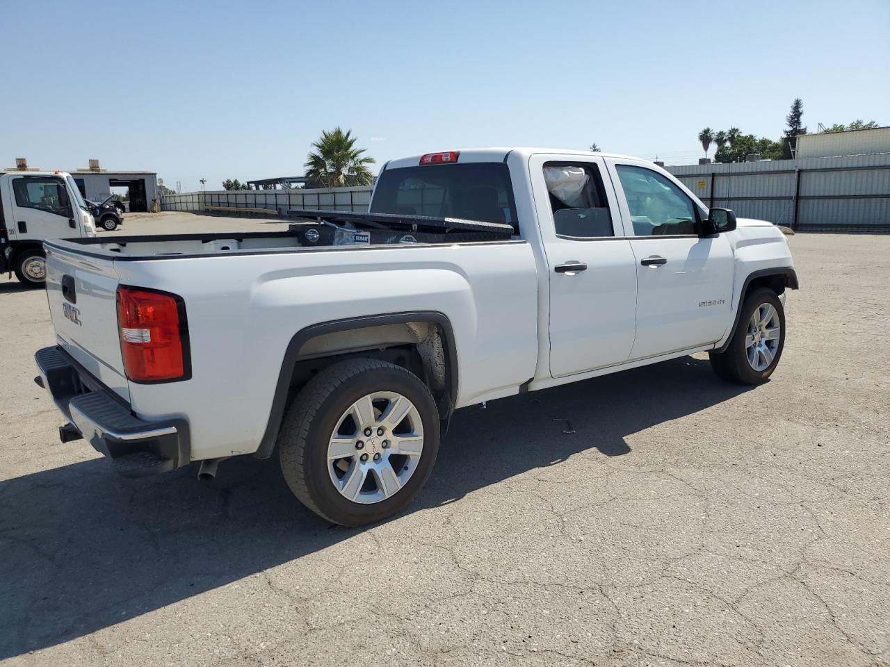 2017 GMC Sierra C1500 Copart, lot number: 58494325, vin: 1GTR1LEH8HZ277040. Thumbnail 3