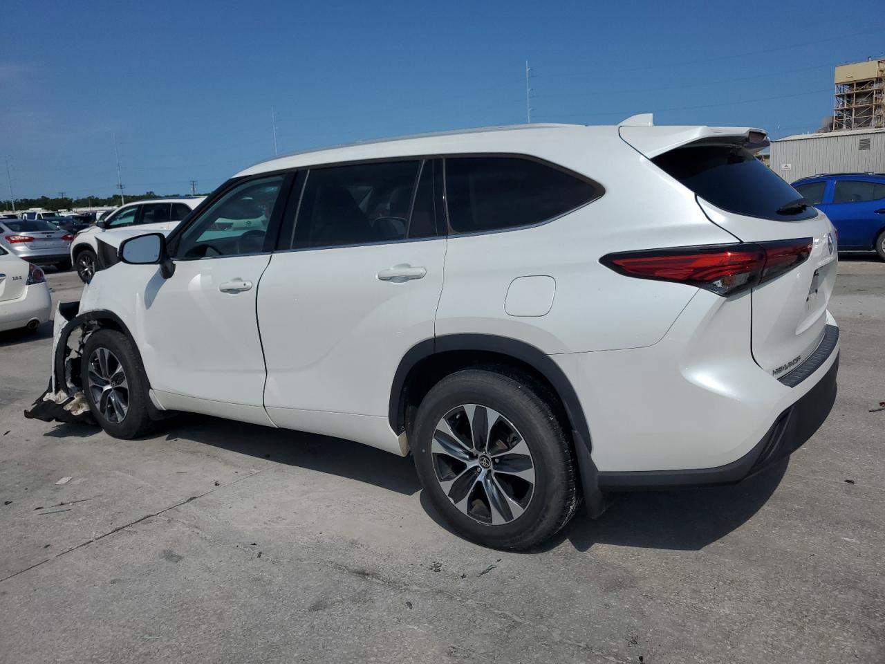 2022 Toyota Highlander Xle Copart, lot number: 56001825, vin: 5TDGZRAH0NS091479. Thumbnail 2