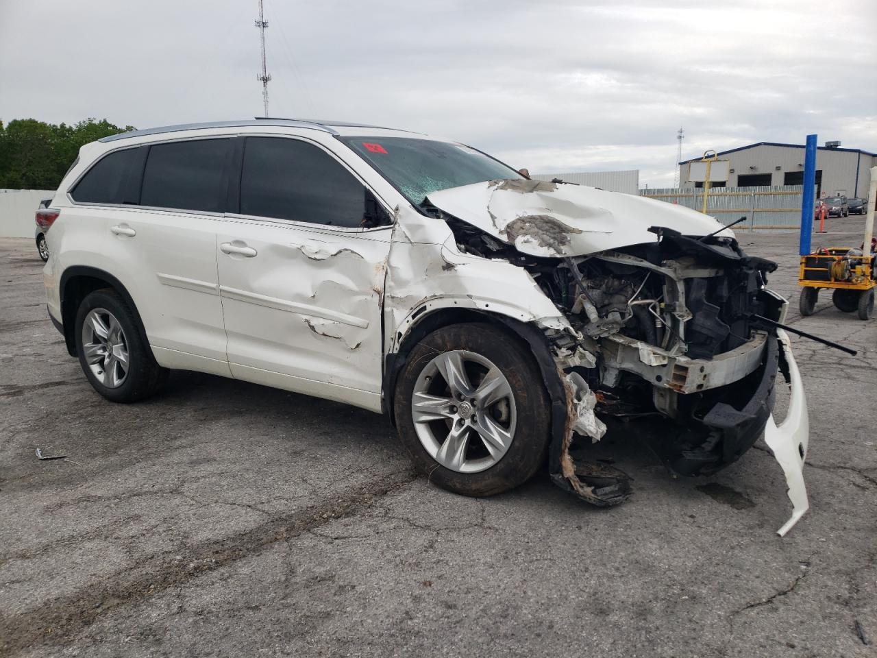 2015 Toyota Highlander Limited Copart, lot number: 56198265, vin: 5TDDKRFHXFS221768. Thumbnail 4