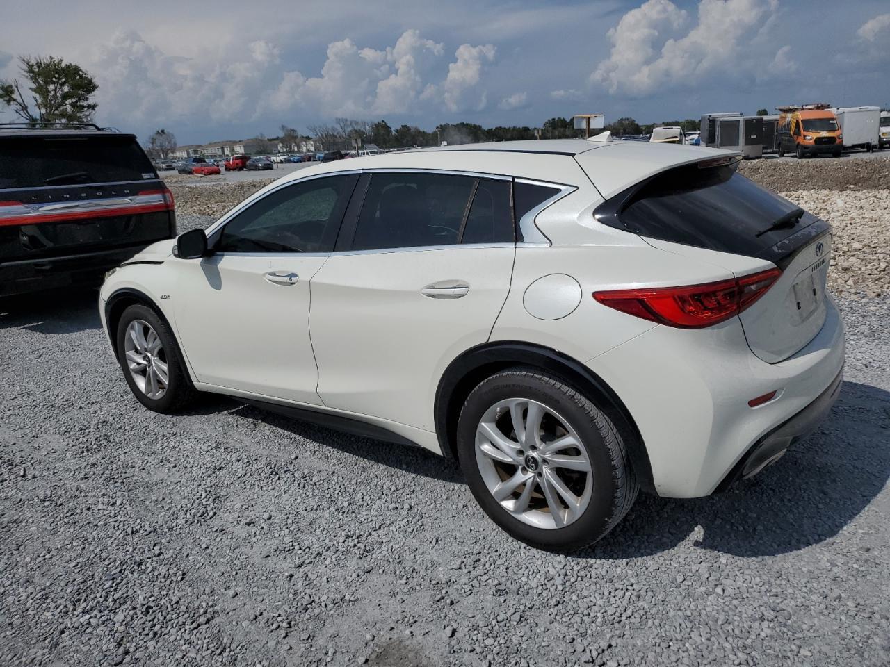 2018 Infiniti Qx30 Base Copart, lot number: 58822695, vin: SJKCH5CP5JA040997. Thumbnail 2