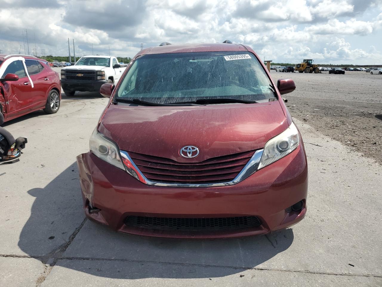 2017 Toyota Sienna Le Copart, lot number: 58005395, vin: 5TDKZ3DC1HS890926. Thumbnail 5