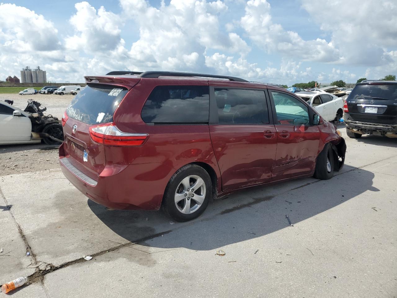 2017 Toyota Sienna Le Copart, lot number: 58005395, vin: 5TDKZ3DC1HS890926. Thumbnail 3