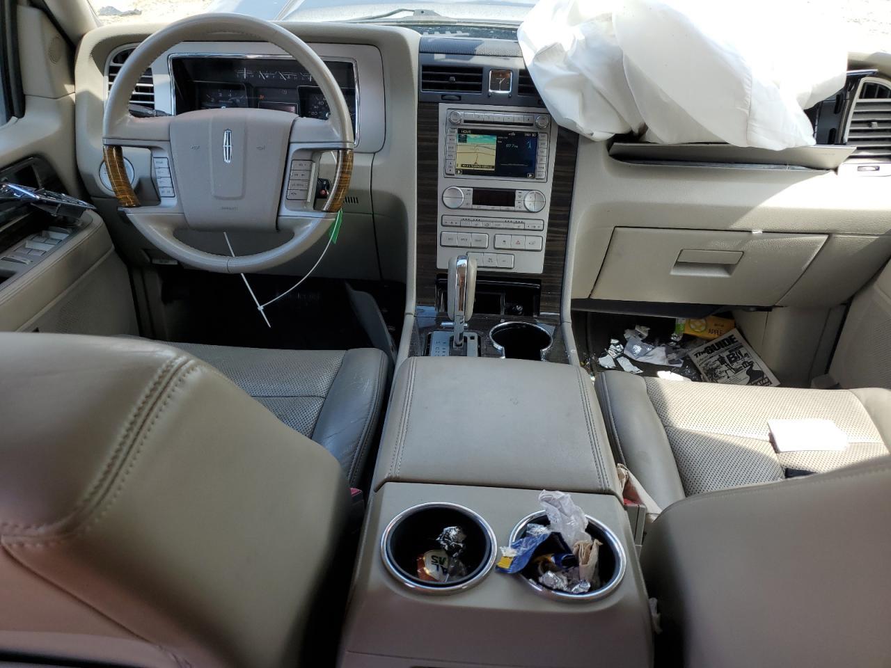 2010 Lincoln Navigator L Copart, lot number: 58822165, vin: 5LMJJ3J51AEJ08461. Thumbnail 8