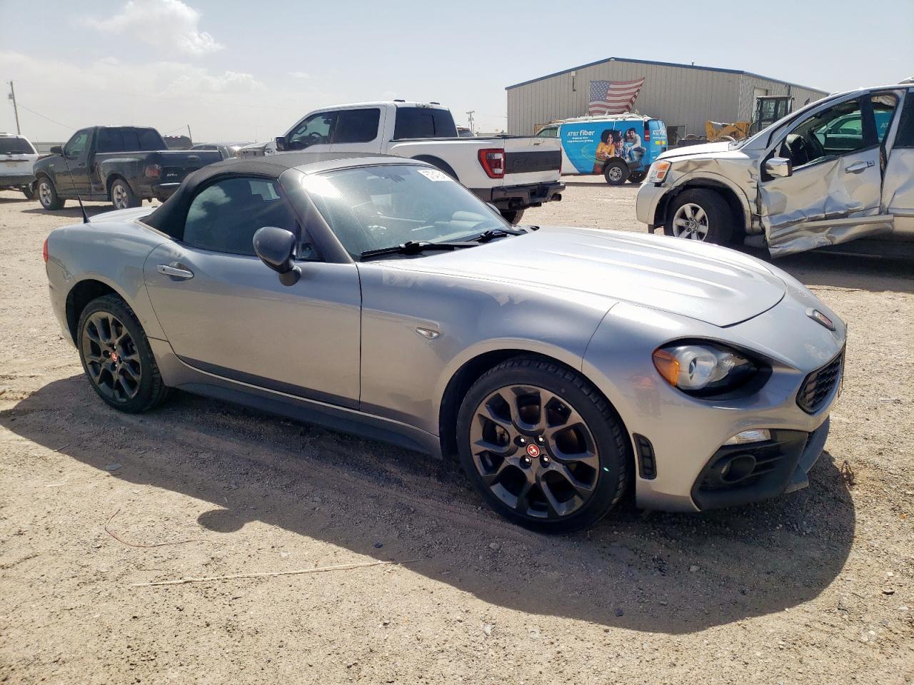 2017 Fiat 124 Spider Classica Copart, lot number: 57340845, vin: JC1NFAEK8H0116026. Thumbnail 4