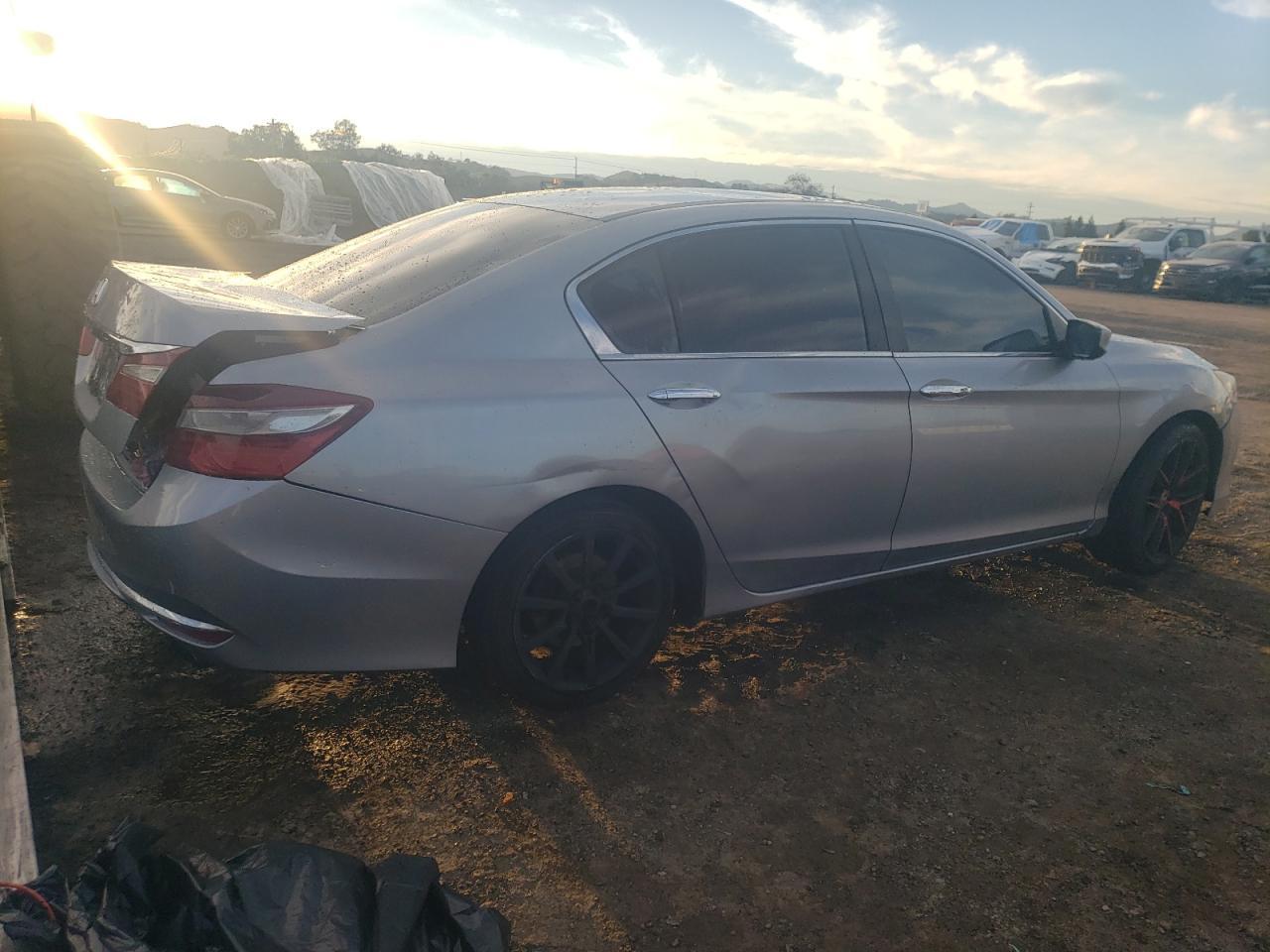 2017 HONDA ACCORD LX Copart, lot number: 40582784, vin: 1HGCR2F33HA160235. Thumbnail 3