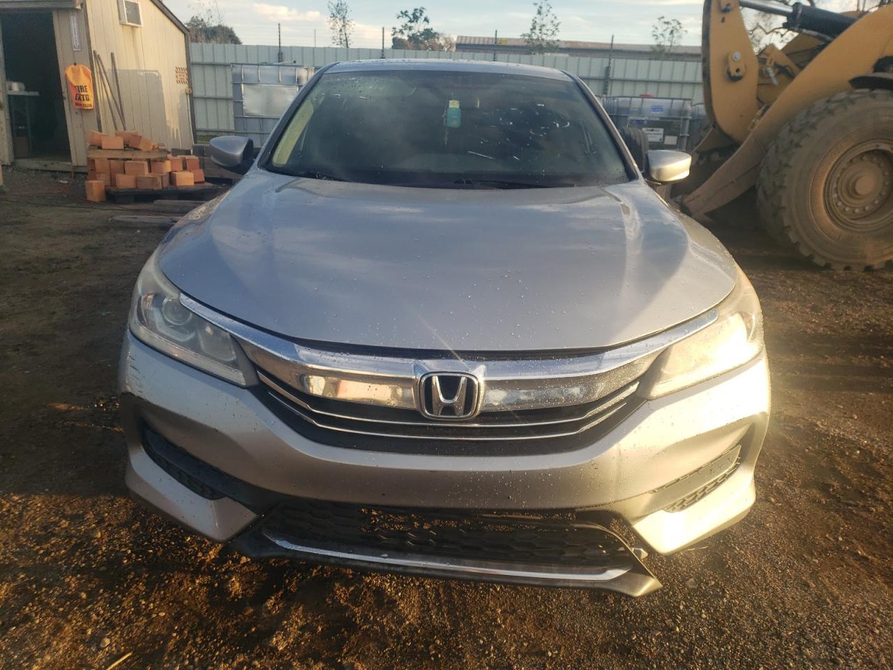 2017 HONDA ACCORD LX Copart, lot number: 40582784, vin: 1HGCR2F33HA160235. Thumbnail 5